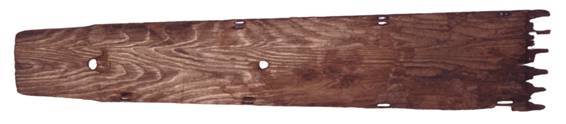 国府関遺跡から出土した木製品　琴板