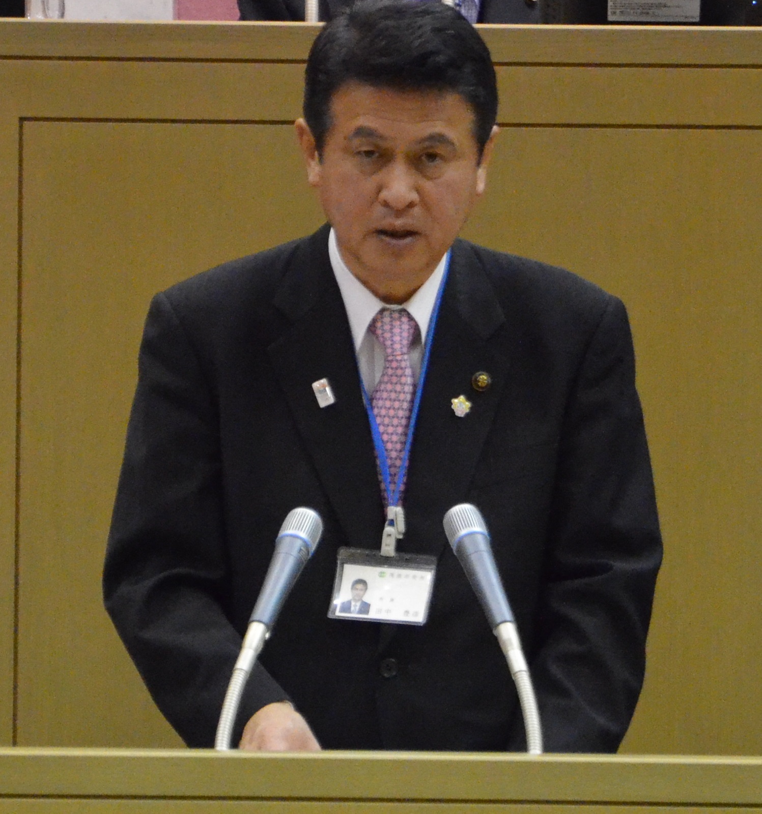 平成28年度の施政方針を述べる田中市長
