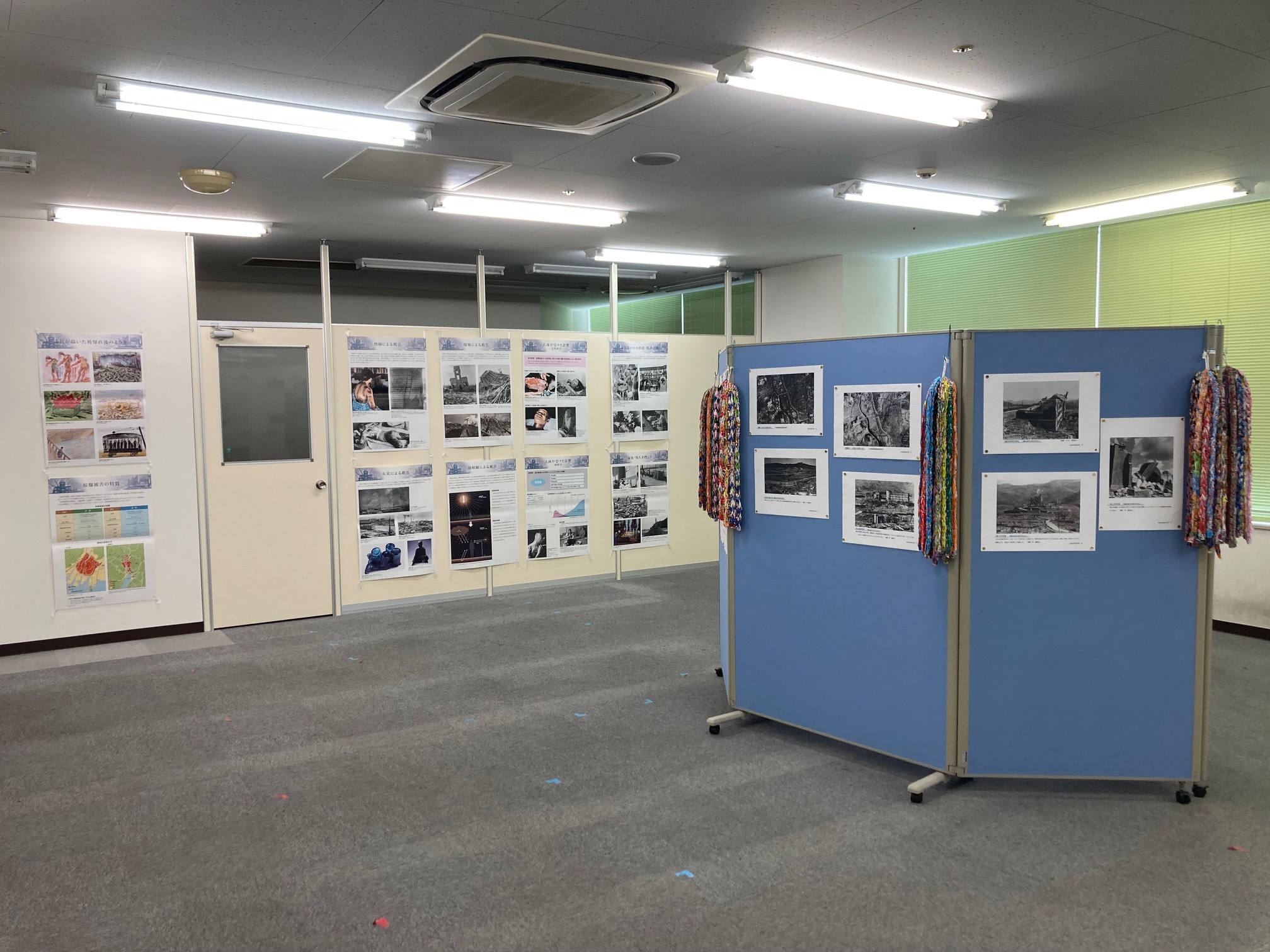 ヒロシマ・ナガサキ原爆ポスター展写真(1)