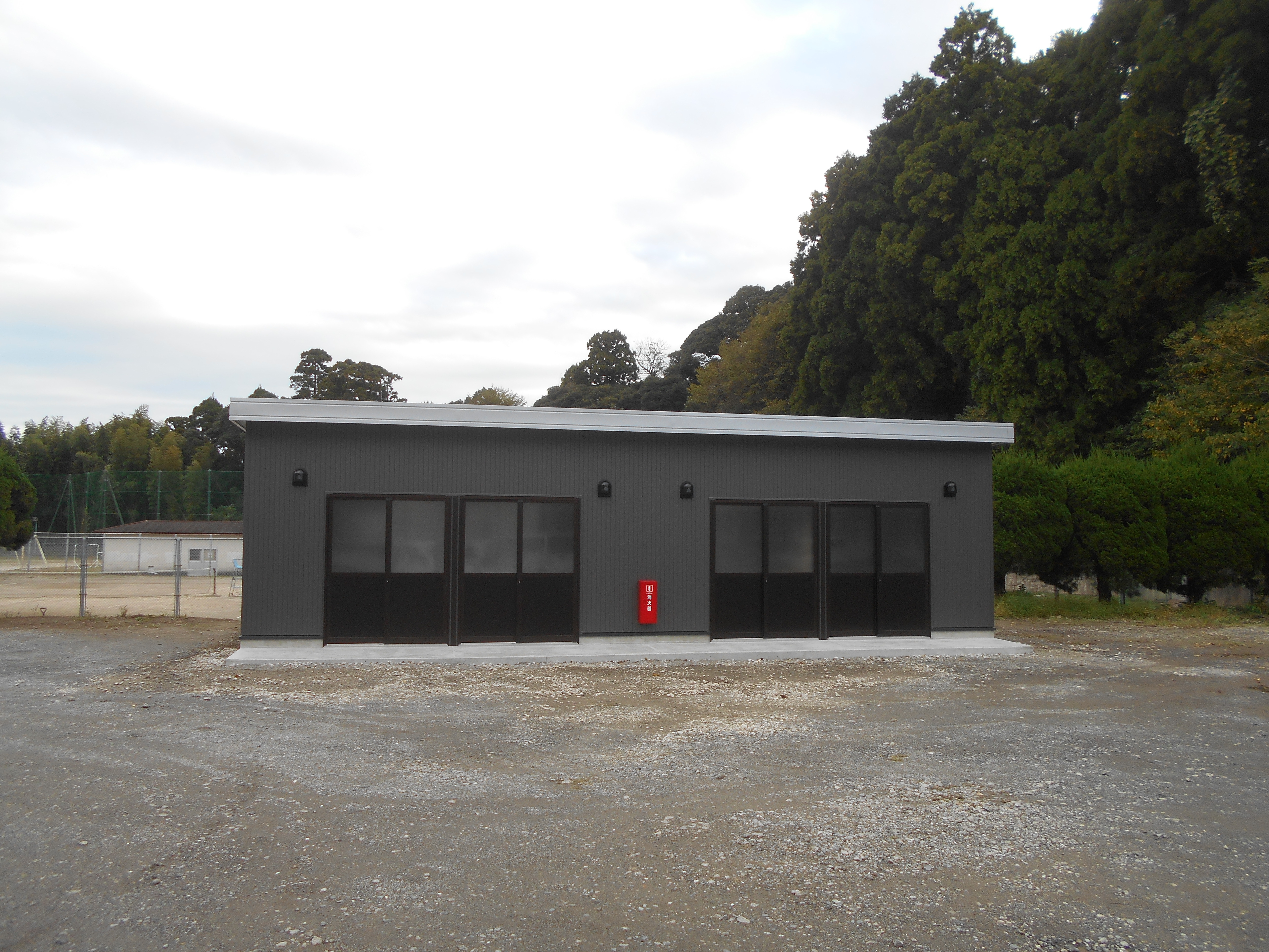 南中学校部室棟1