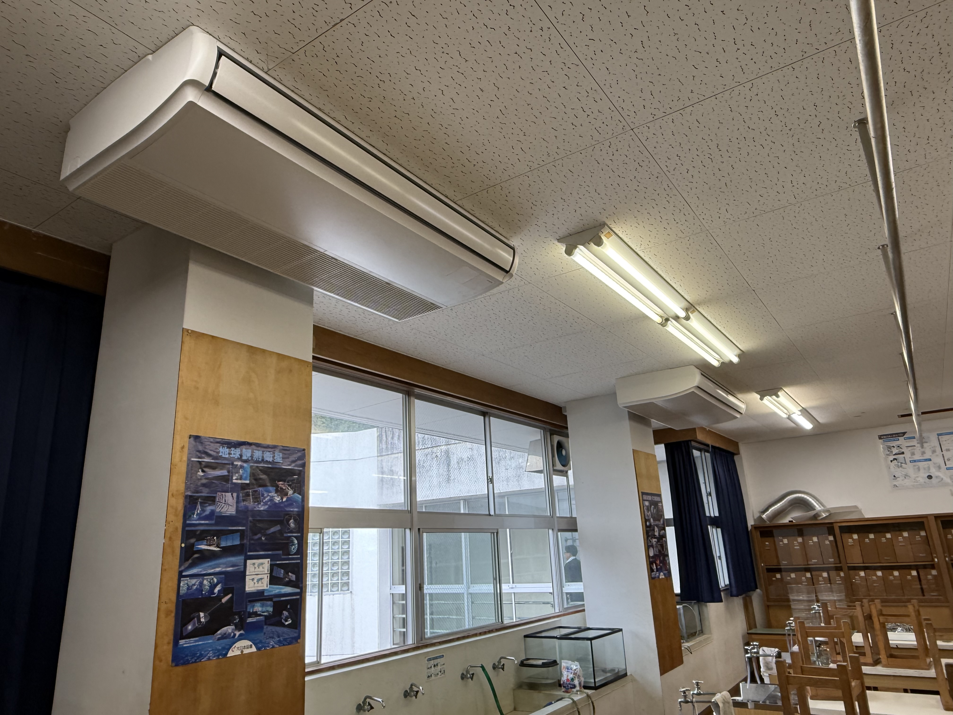 南中学校のエアコン（全景）