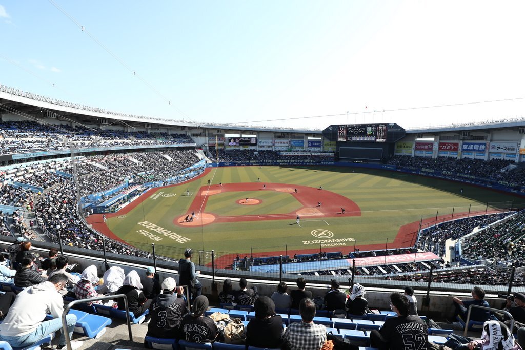 ZOZOマリンスタジアムの球場内の画像