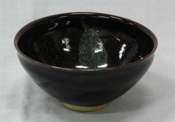 保田勝久　「黒釉木葉天目抹茶碗『椋三葉』」