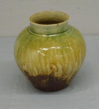 魚地貞夫「緑釉壺」